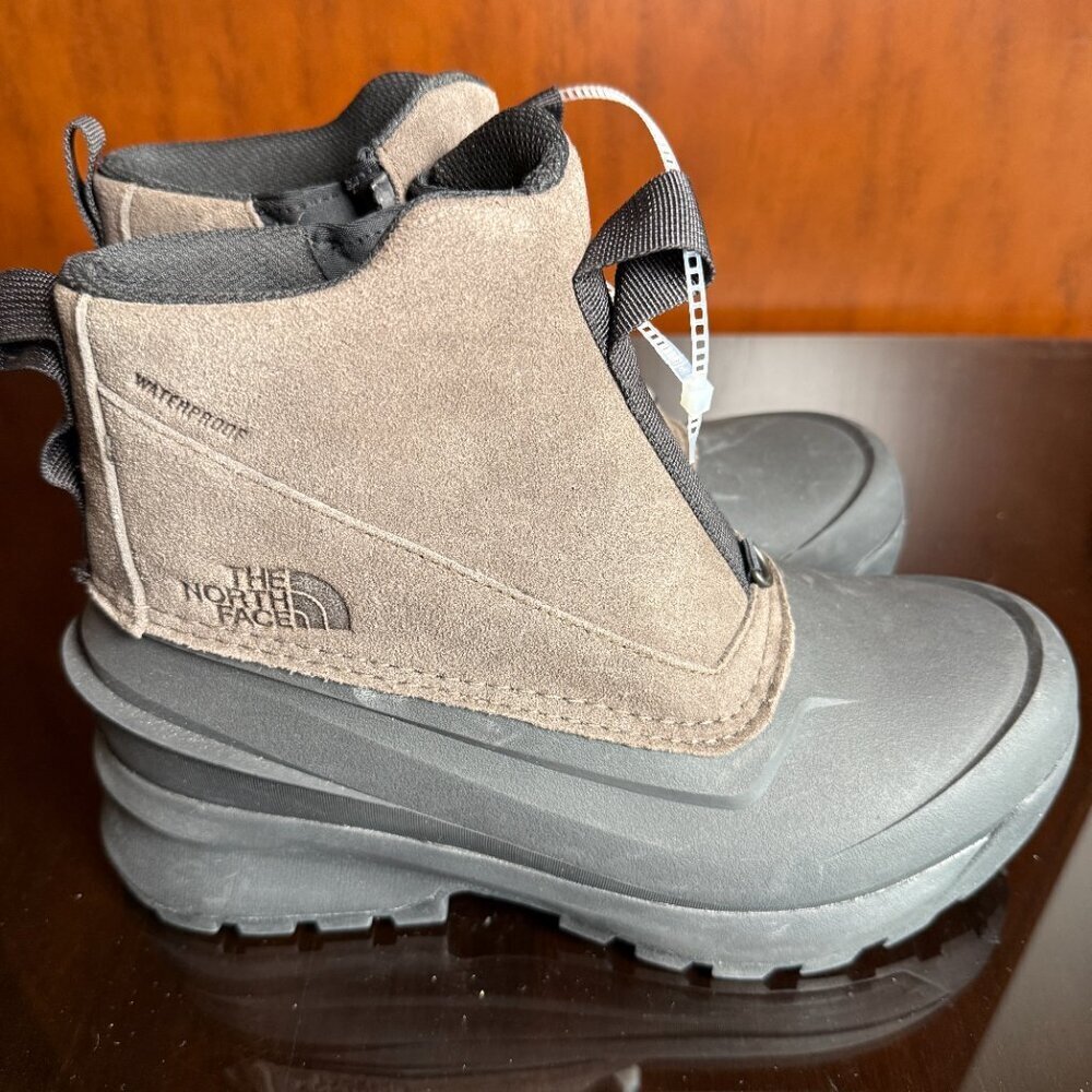 The North Face Chilkat V Zip Waterproof Boots Size 7.5 Brown/Black NWOT